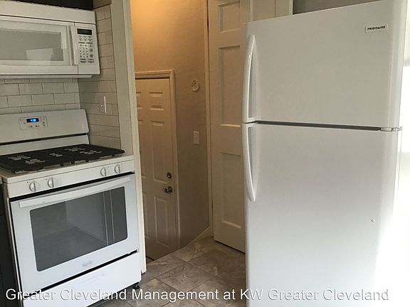 4th image of 3106 Russell Ave