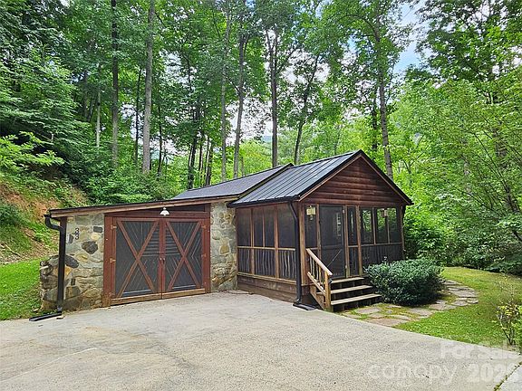 3rd image of 33 Tennis Court Rd