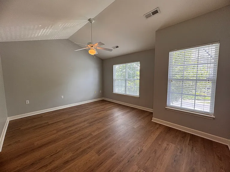 125 Humberside Dr — Photo 32