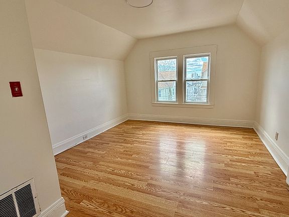 2nd image of 200 6th St #3