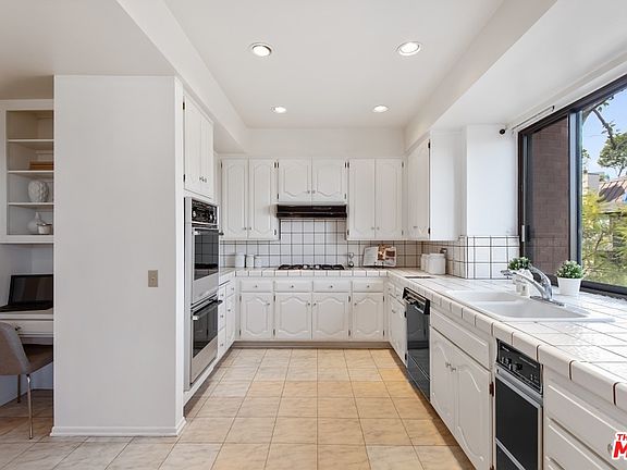 3rd image of 4752 Park Encino Ln Unit 111