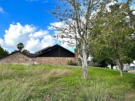2nd image of 20102 Atascocita Shores Drive