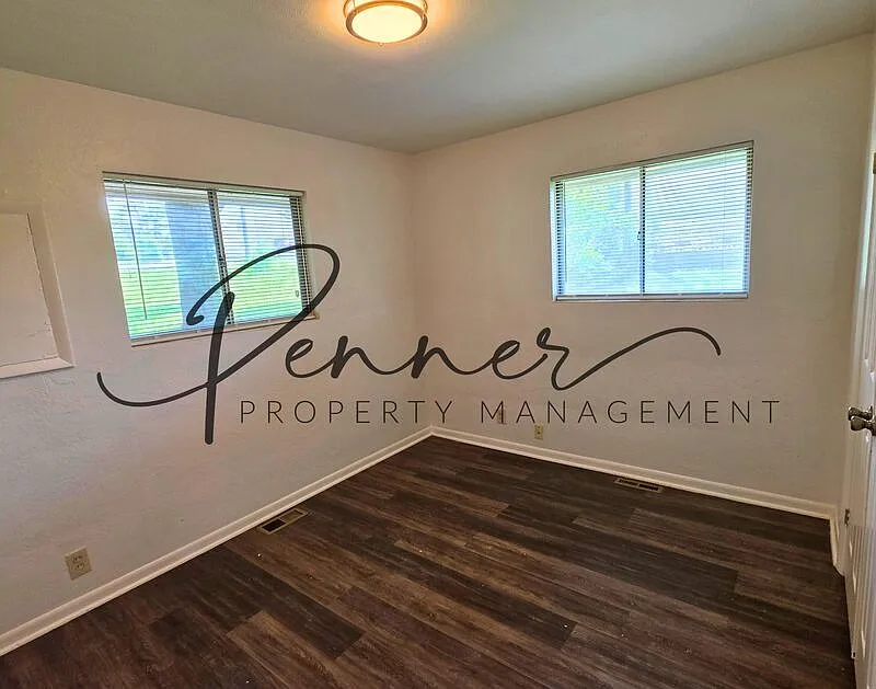 2 bed, 1.0 bath, 1180 sqft, $1,050 — Photo 4