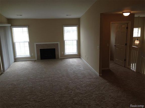 4th image of 28195 Oakmonte Cir E #1