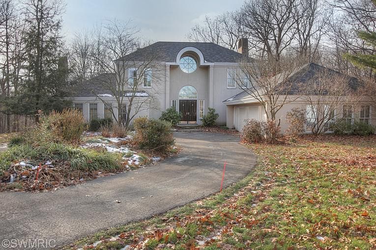 1st image of 1611 Beard Dr SE