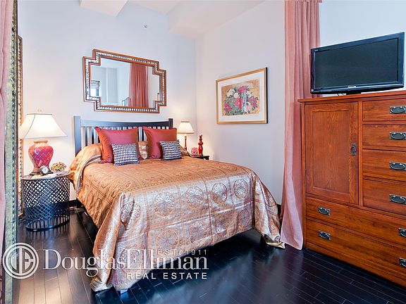 3rd image of 18-20 Pine St #2211
