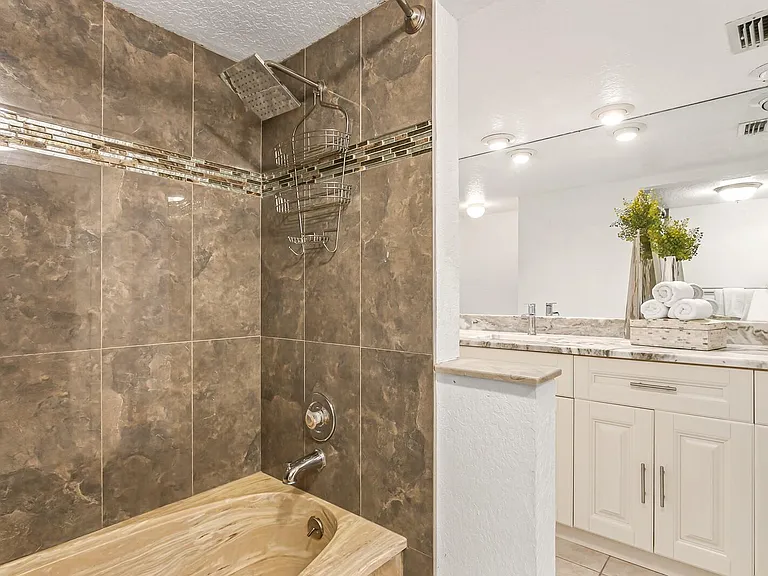 9342 Tradewinds Ave — Photo 13