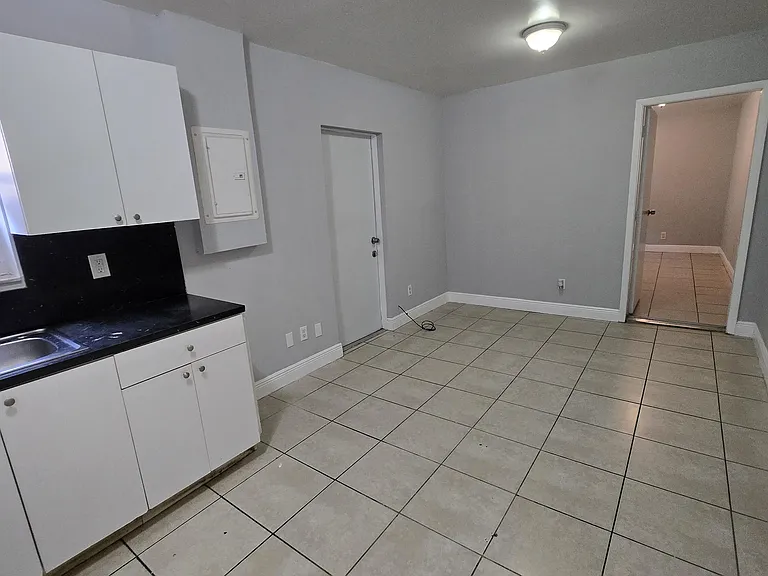 1012 NW 2nd Ave #6 — Photo 1