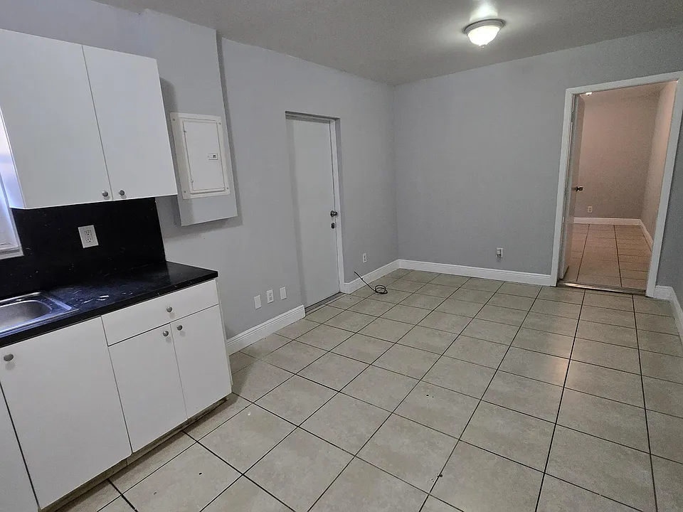 1012 NW 2nd Ave #6