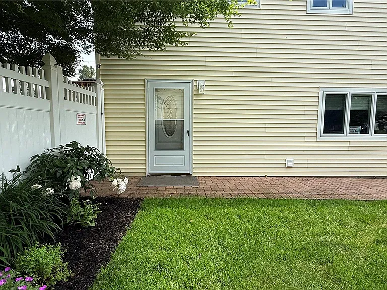 95 Stephen Rd — Photo 1