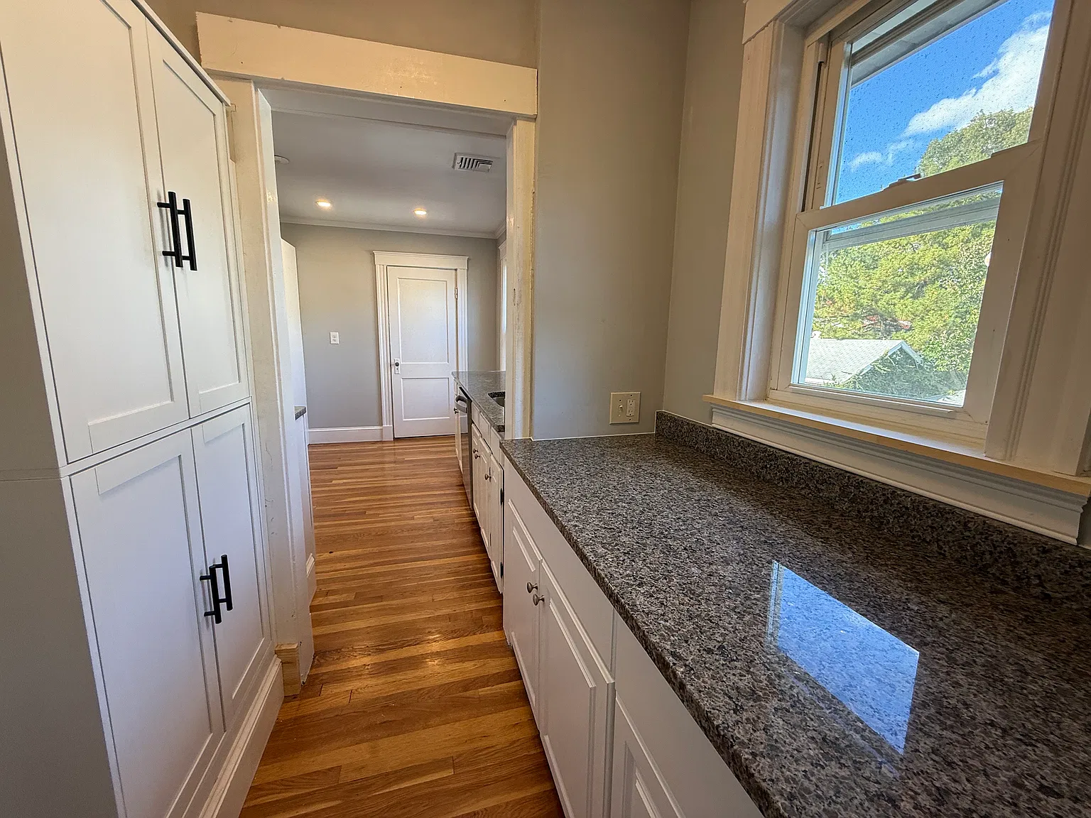 3 bed, 1471 sqft, $4,400 — Photo 4