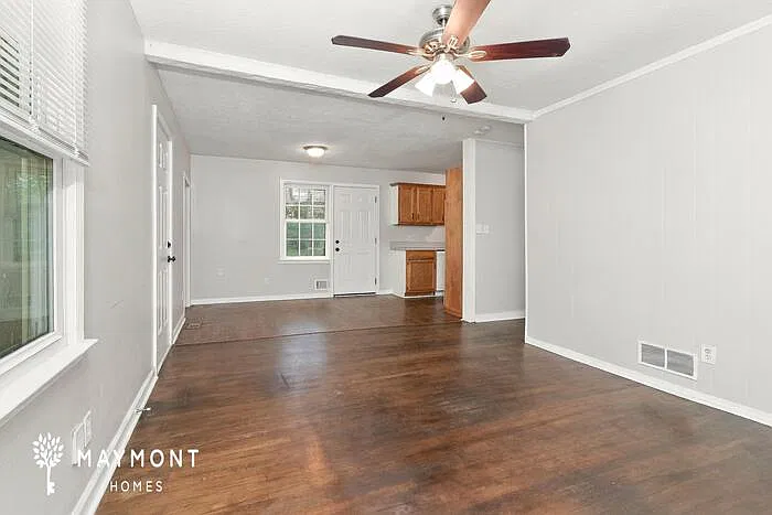 3 bed, 1.0 bath, 960 sqft, $1,545 — Photo 3