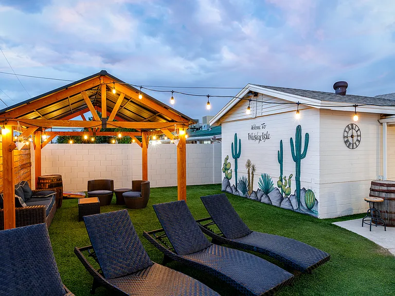 7302 E Portland St — Photo 17