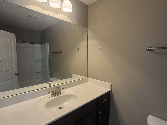 5th image of 219 Alexander Blvd