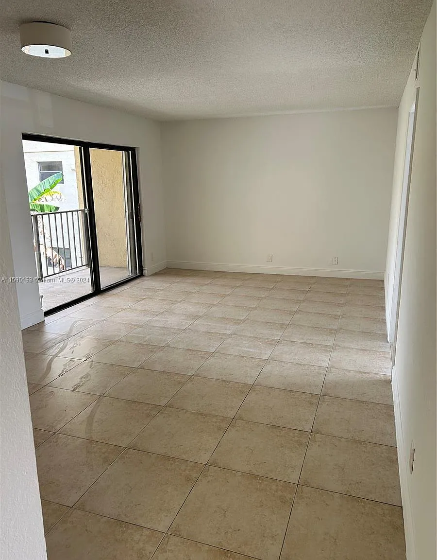 2 bed, 2.0 bath, 904 sqft, $1,850 — Photo 2