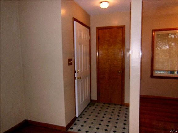 2nd image of 115 Huntley St