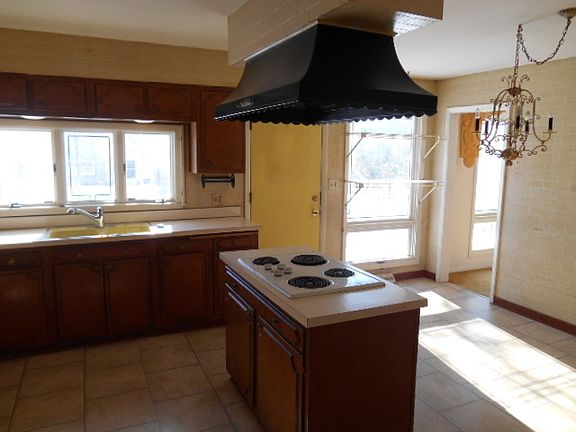 5th image of 3925 Greenwood St