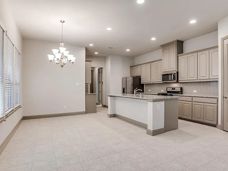 7617 Regal Ln — Photo 6