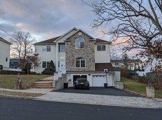 1B Pine St, Plainview, NY 11803