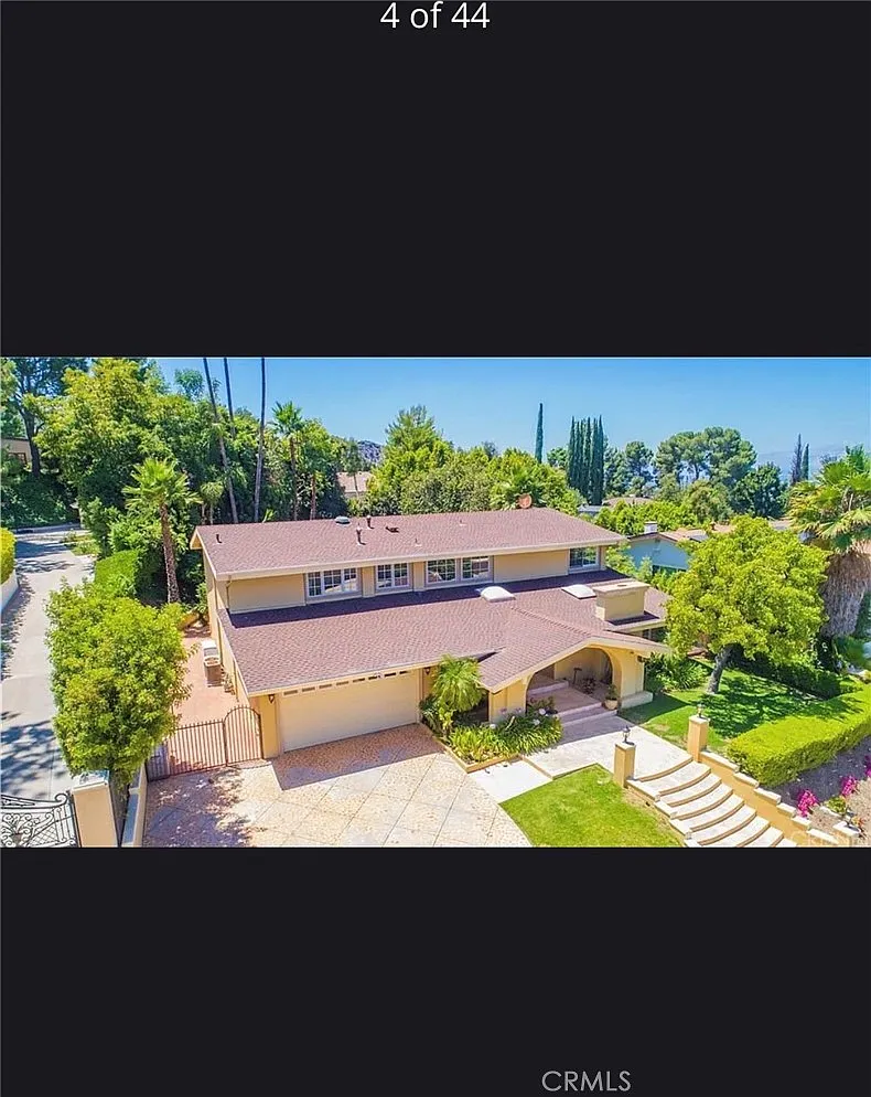 5 bed, 4.5 bath, 4080 sqft, $10,995 — Photo 2
