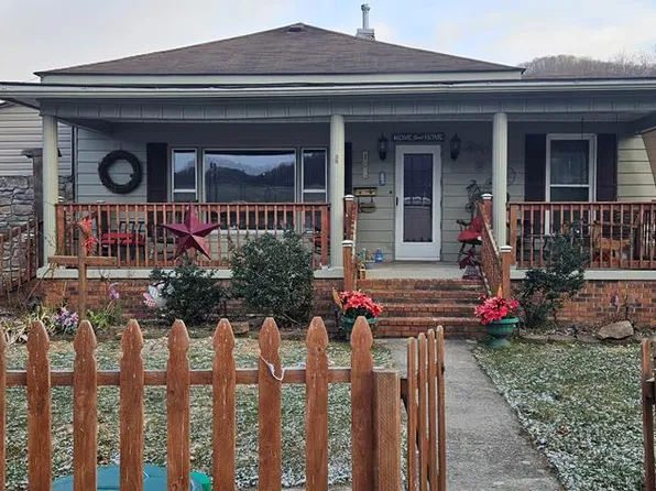 105 Miller Ave, Hinton, WV 25951