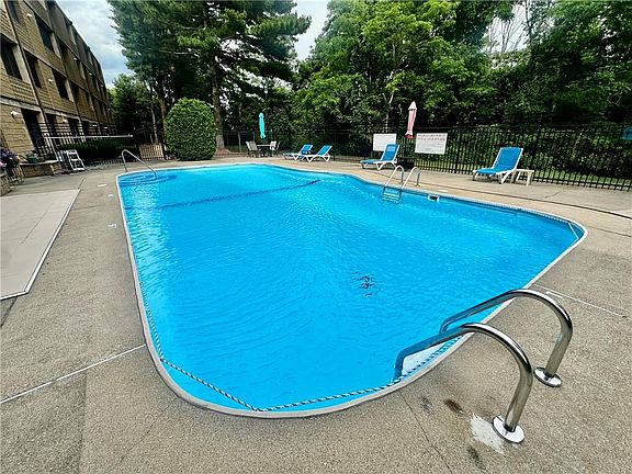 5th image of 175 Hoffman Ave APT 309