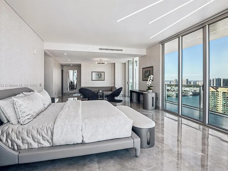 330 Sunny Isles Blvd #5-UPH04 — Photo 17