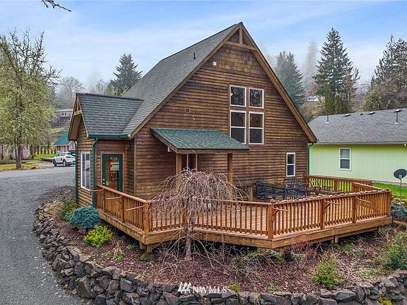 3rd image of 170 Lakeview Dr