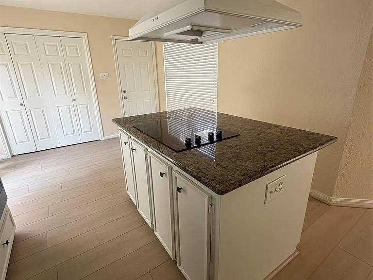 930 Mesa Terrace Dr — Photo 18