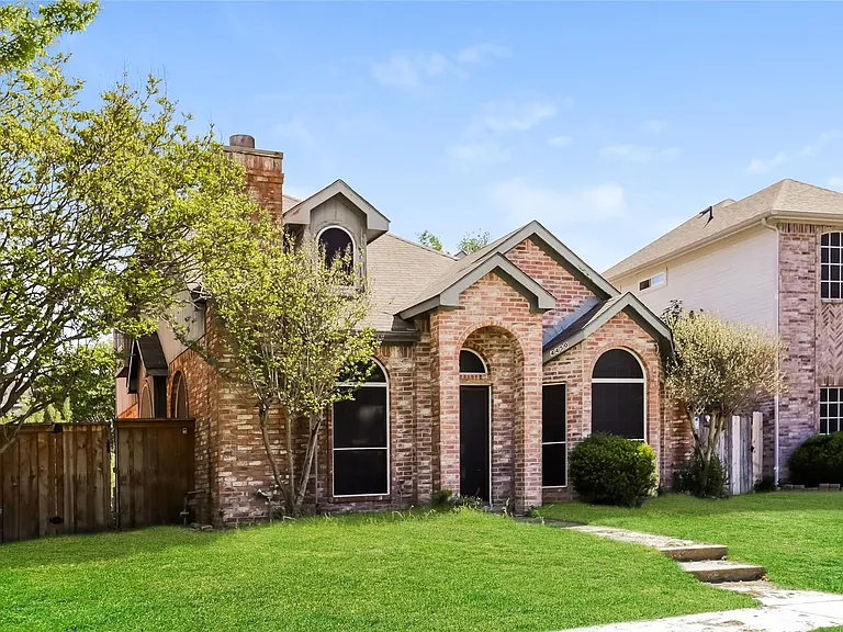 4450 Laredo Dr — Photo 2