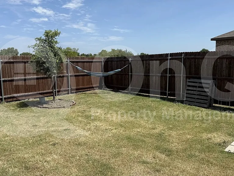 915 Presleigh Dr — Photo 19