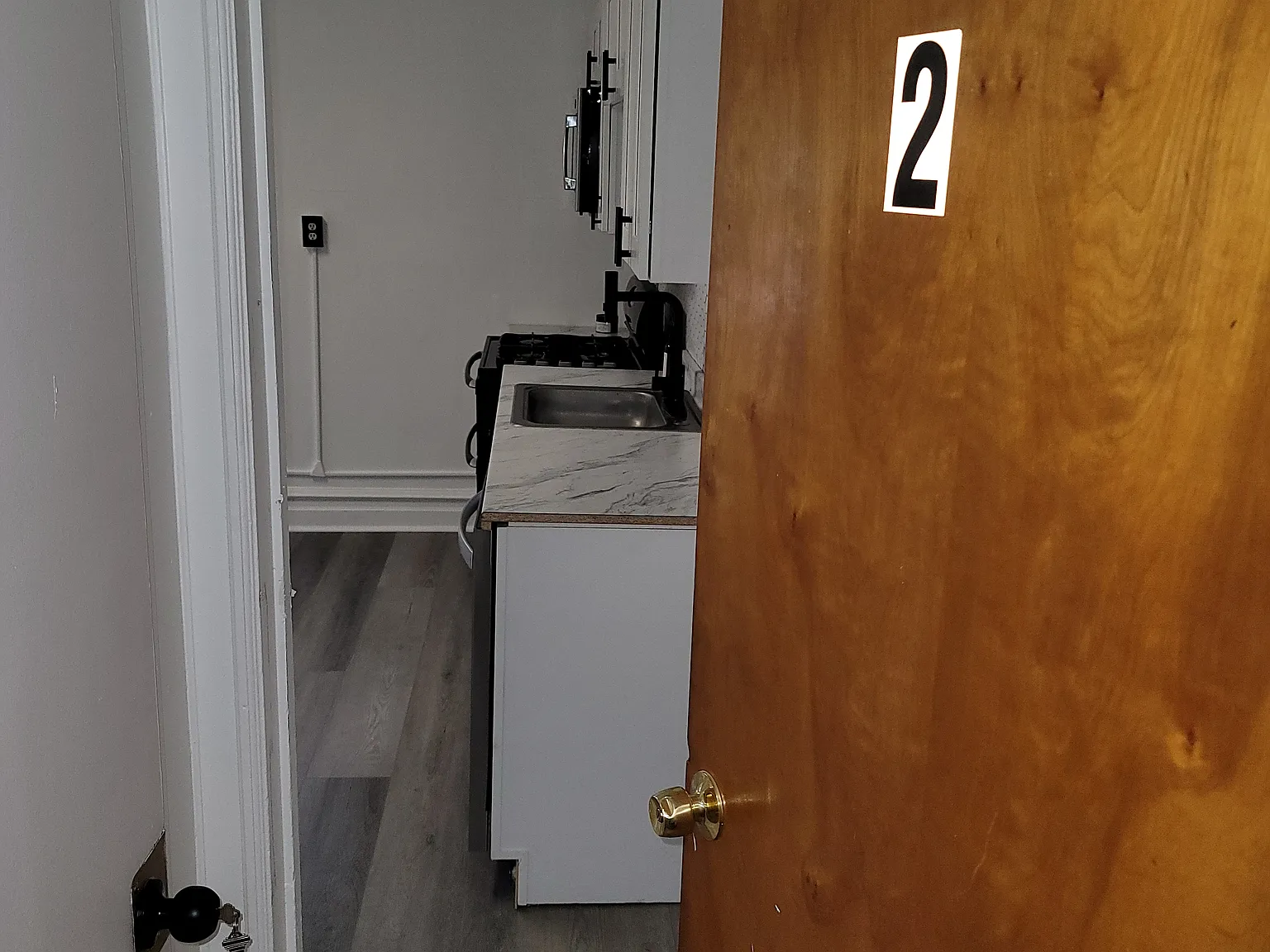 1 bed, 910 sqft, $1,350 — Photo 2