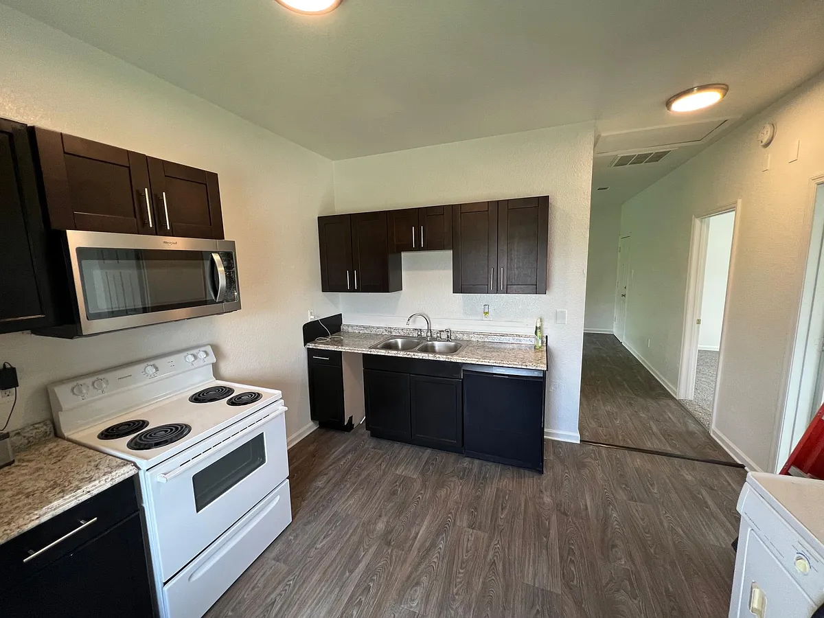 Building Photo - 808 Eugenia St #B