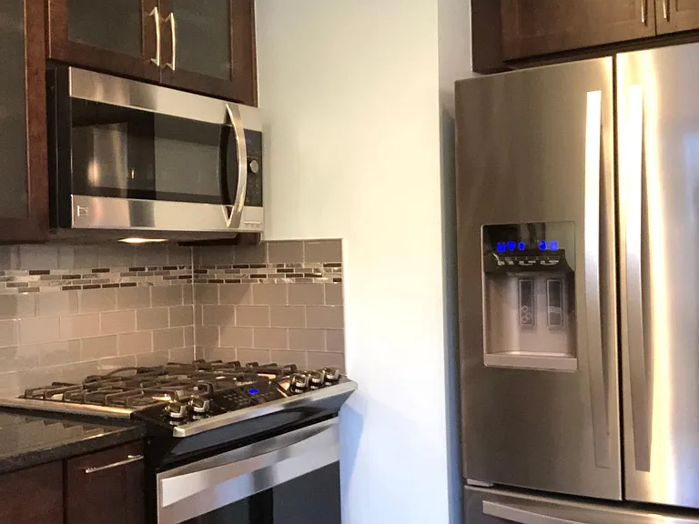 114 E Maple St — Photo 7