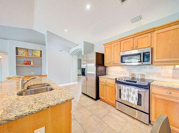 5th image of 1653 Laramie Cir