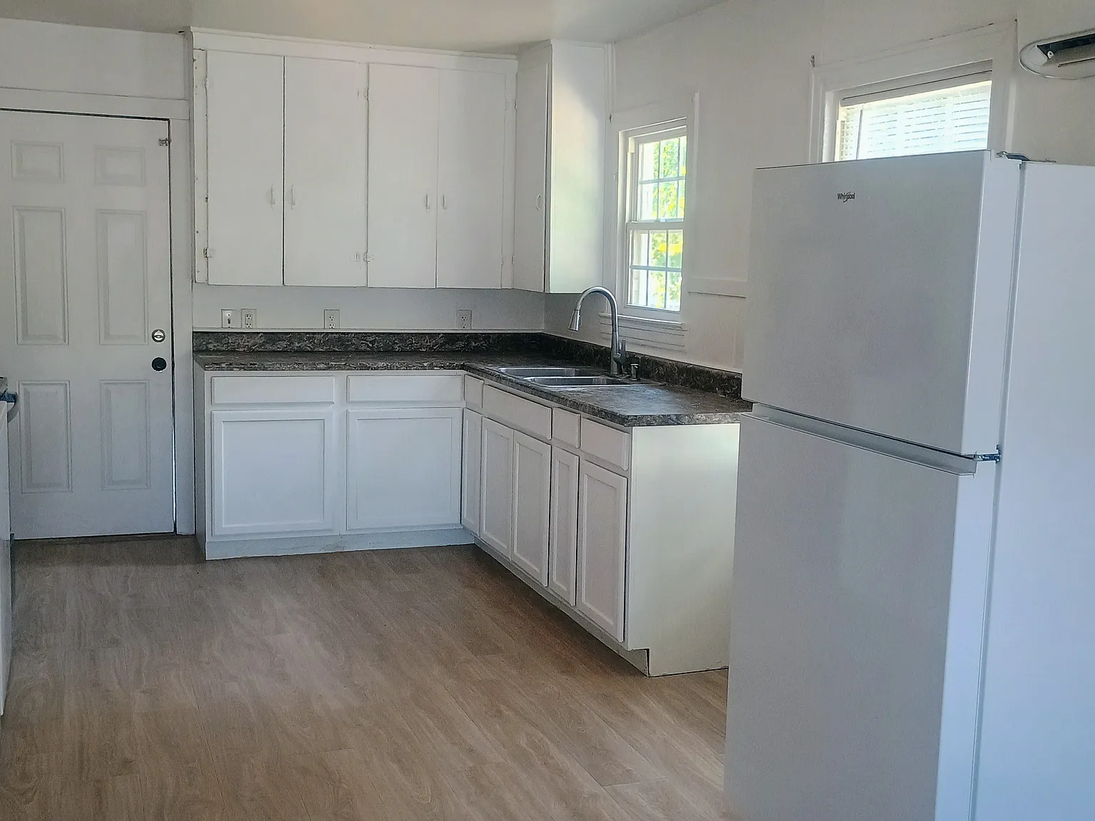 2 bed, 750 sqft, $1,150 — Photo 2
