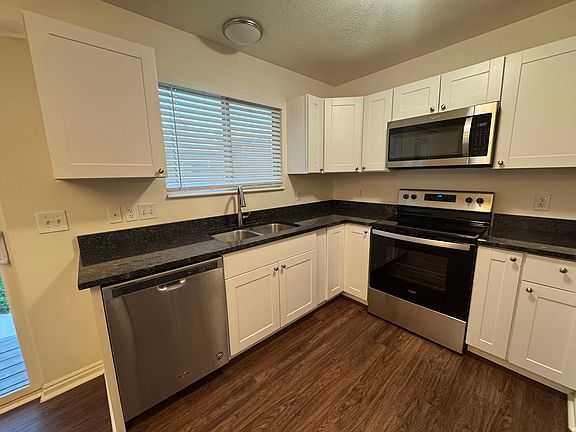 5th image of 4384 N Maple Dr