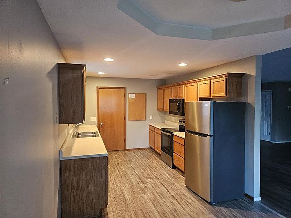 Kitchen- stove,microwave, ref, dishwasher