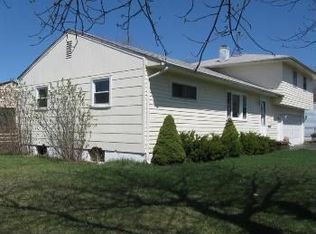 2824 Navaho Rd, Waukegan, IL 60087