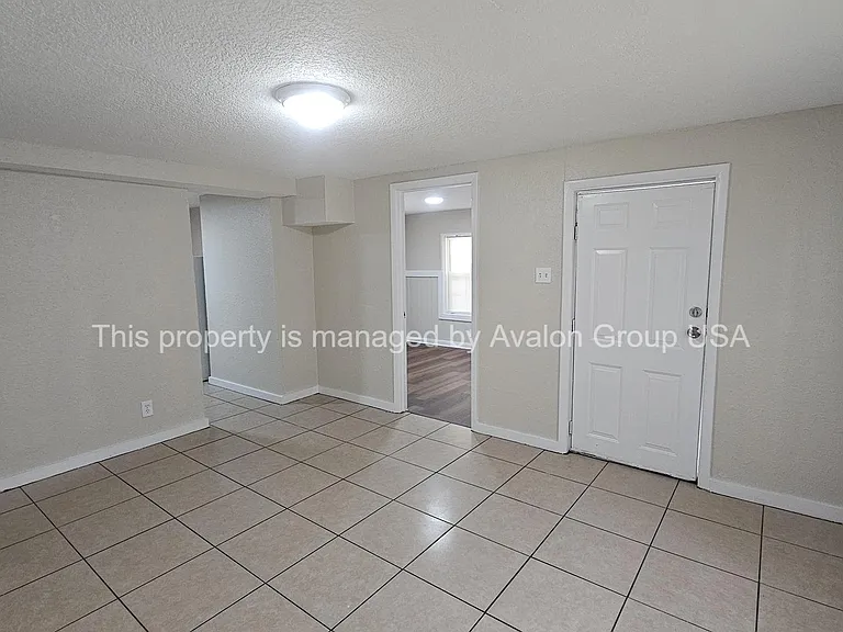 9831 Ridge Blvd — Photo 7
