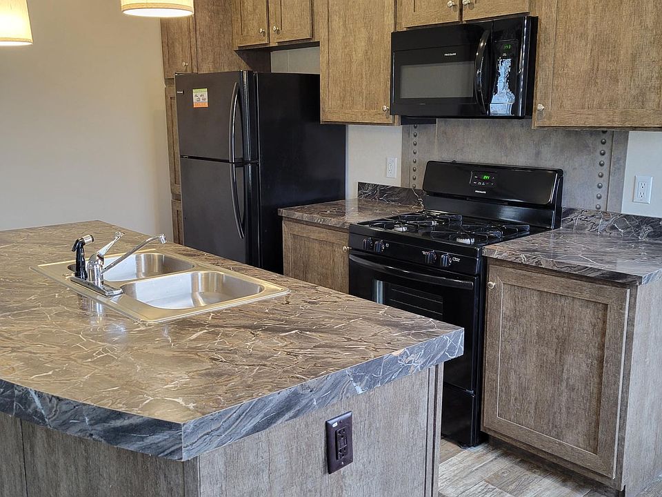 1st image of 228 Golfview Ct #11