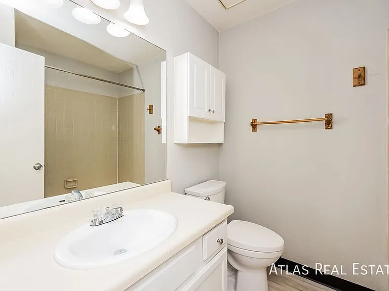 831 Bennett Ave #C — Photo 7