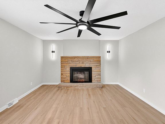 5th image of 207 W Park Street