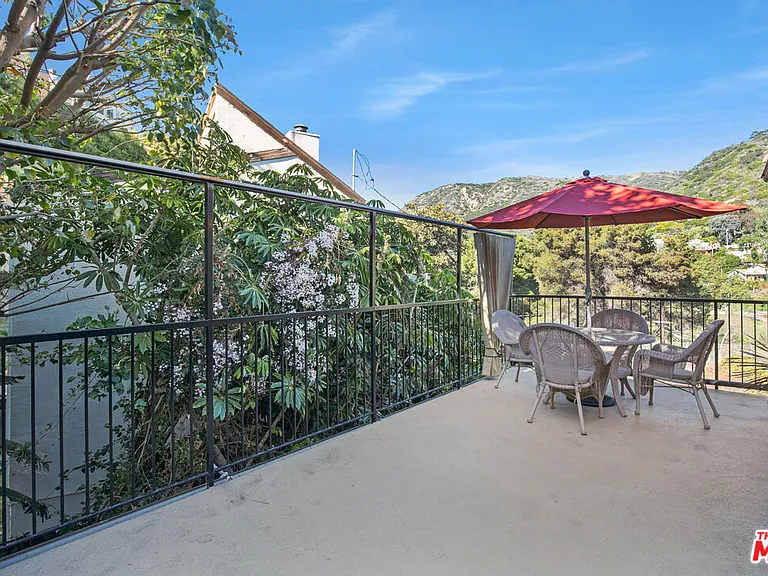 3855 Rambla Pacifico #D — Photo 11