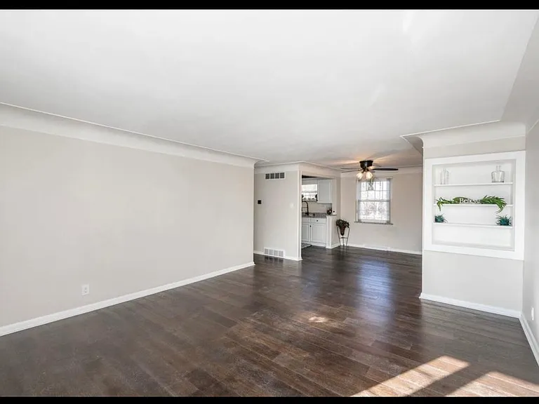 1072 Western Row Rd — Photo 4