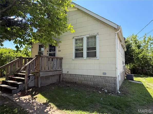 2064 Chambers Rd, Saint Louis, MO 63136