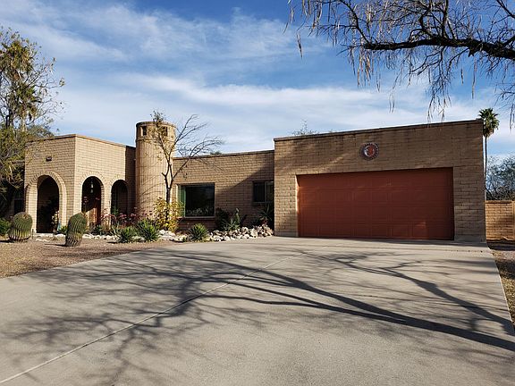 3rd image of 3628 N Knollwood Cir