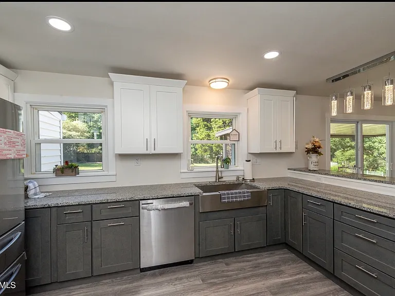 5909 Adelia Dr — Photo 12
