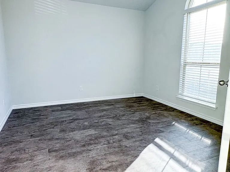 6233 Lavaca Dr — Photo 3