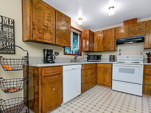 4th image of 2810 NE 152nd Ave